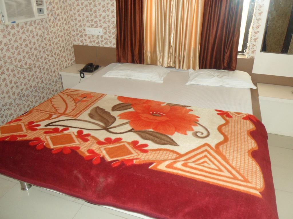 Hotel Raj Palace Dwārka Eksteriør billede